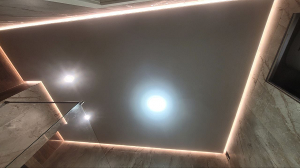 Цветной Глянцевый потолок на лоджию 4 м²