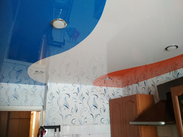 Стоимость цветного потолка для детской 12 м²
