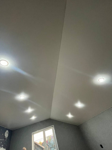 Пример тканевого потолка для детской 18 м²